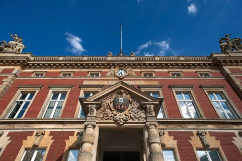 Entrance with imperial eagle on the post office