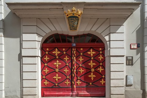 Entrance door with leaf gold