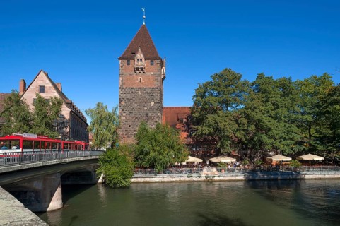 Schuldturm tower on the Pegnitz river
