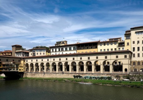Corridoio Vasariano along the Arno river