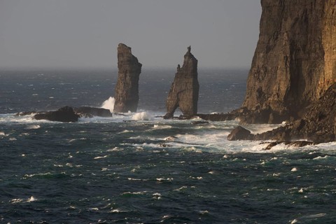 Sea stacks Risin og Kellingin