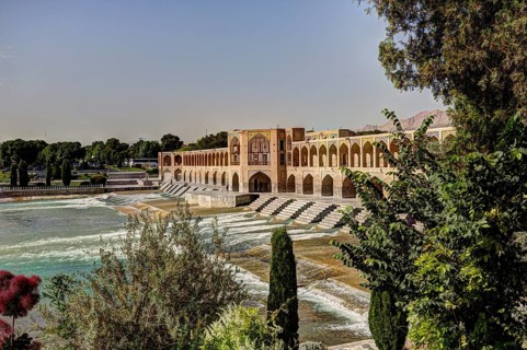 Khaju bridge and Zayandeh River