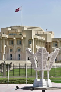 Emir Palace and oversized Arabic scent lamp in Doha