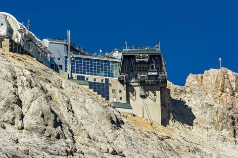 Directional radio building