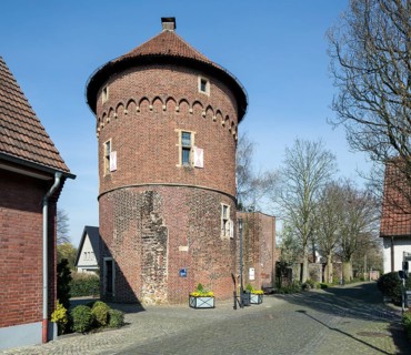 Diebesturm or Geuturm tower from the medieval city-fortifications