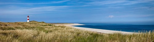Beach with lighthouse List-Ost with dune grass