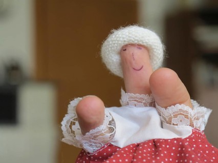 Glove puppet