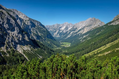 View to the Karwendeltal valley with Karwendelspitze and Hochkarspitze