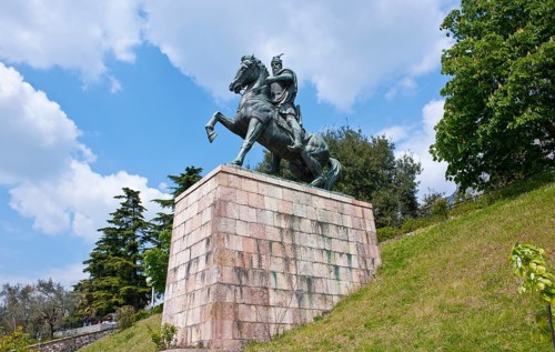 Skanderberg monument