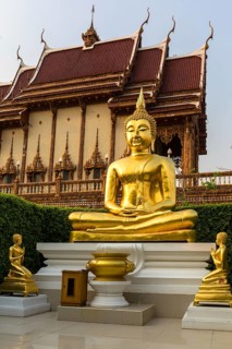 Golden Buddha statues in front of Wat Baan Rai