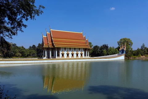 Wat Sa Suk Prasan temple ship in Wat Ban Na Muang
