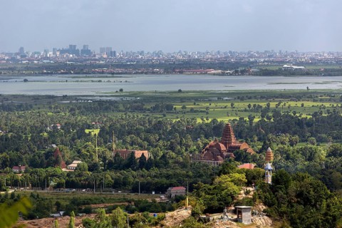 Tower of Wat Prasat Sowann Thamareach temple
