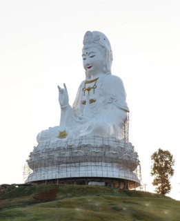 Huge Guan Yin or Kuan Yin statue at the Wat Huay Pla Kang temple