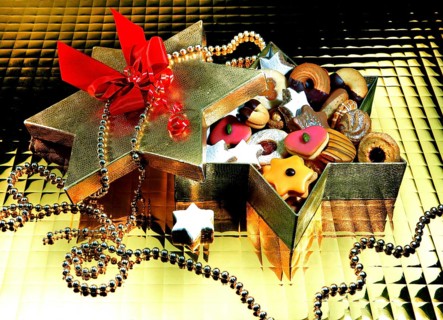 Christmas cookies in a star-shaped box