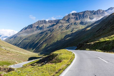 Mountain pass road