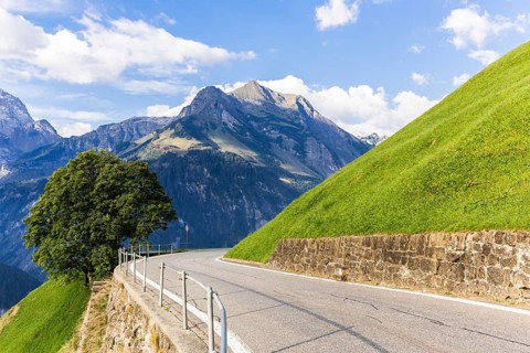 Klausen Pass road