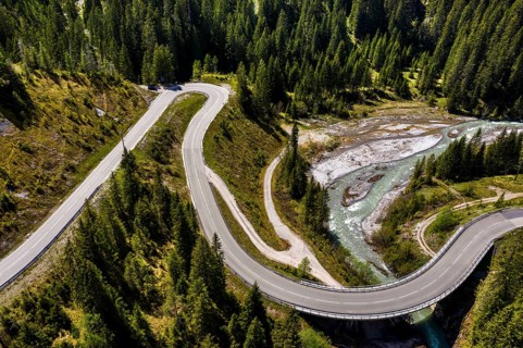 Aerial view of serpentines on the Namlos Pass