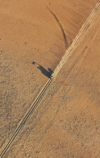 A vehicle of the balloon ground crew crosses a sandy plain