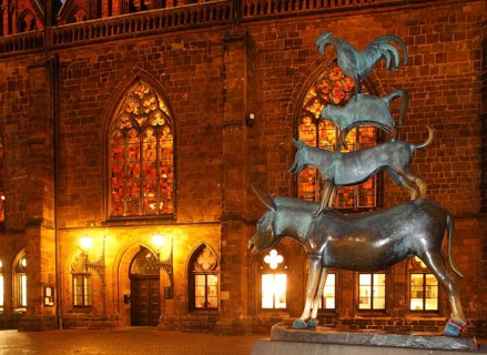 Bremen Town Musicians with illuminated windows of the Church of Our Lady