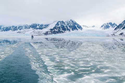 Boat in front of the Monacobreen glacier