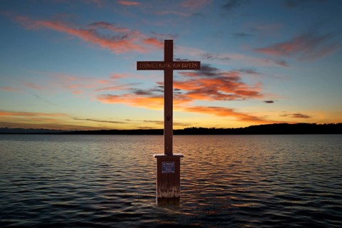 King Ludwig II memorial cross in Lake Starnberg