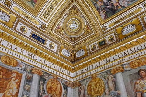 Ceiling paintings and golden wall decorations in the Sala Paolina