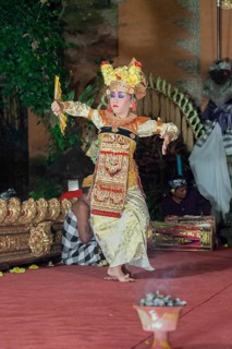 Legong trance and paradise dance performed by Panca Arta troupe
