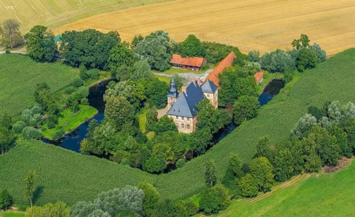Moated castle Haus Nehlen