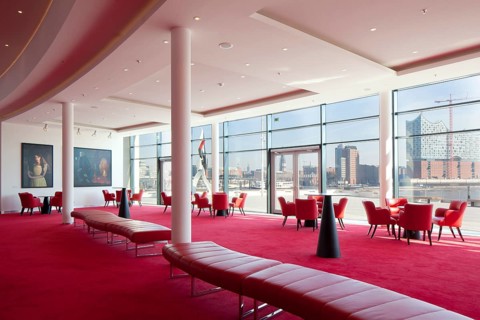 Light-flooded foyer with views of the city