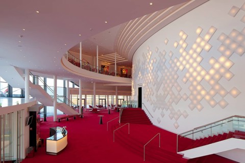Spacious foyer with decorative light installation