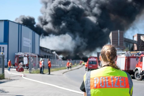 Police officer with safety vest at a major fire