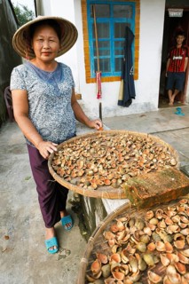 Chinese woman wearing a straw hat
