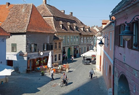 Alley behind the Lugenbrucke