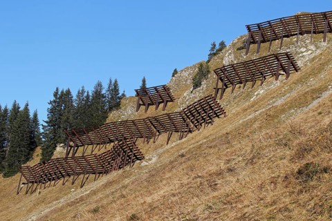 Avalanche fence