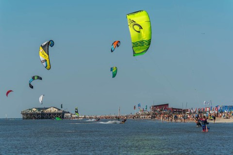 Kitesurfers