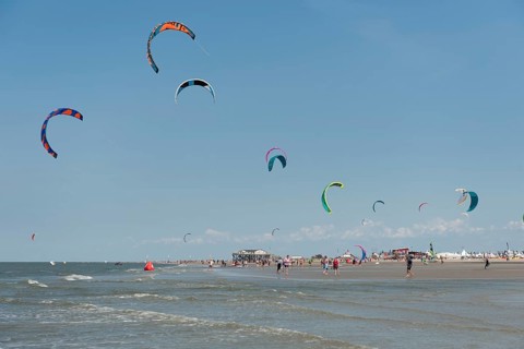 Kitesurfers
