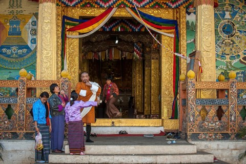Traditionally dressed family at the entrance of the Dzong temple