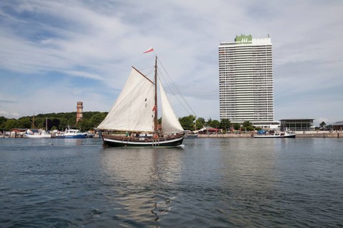Trave promenade with lighthouse and Hotel Maritim