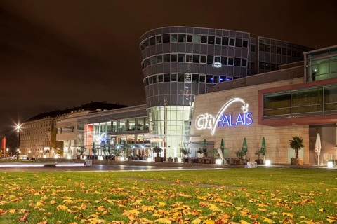 Mercatorhalle and CityPalais at night