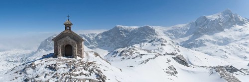 Stone chapel next to the Simonyhutte hut