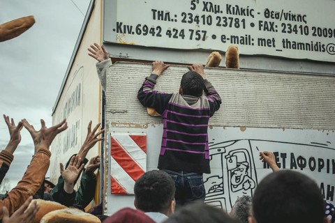 Distribution of food by Greek volunteers