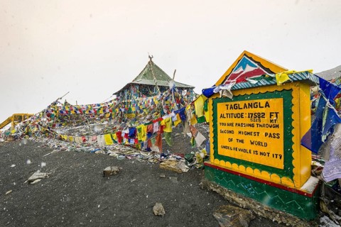 The milestone on top of Taglang La
