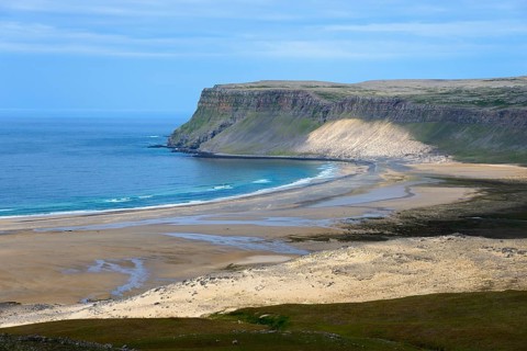 Beach and mountains at Breidavik