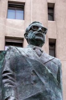 Salvador Allende Gossens statue