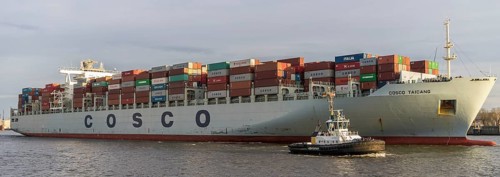 Container ship with tug on the Elbe