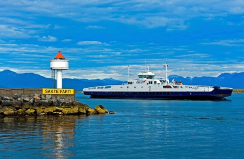 Moldefjord ferry powered by liquid natural gas