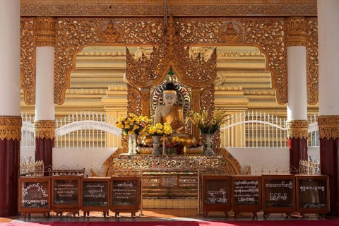 Buddha statue at the Maha Lawka Marazein Pagoda
