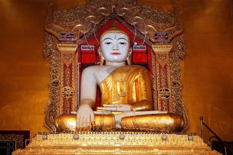 Buddha statue in the Kyauktawgyi Pagoda