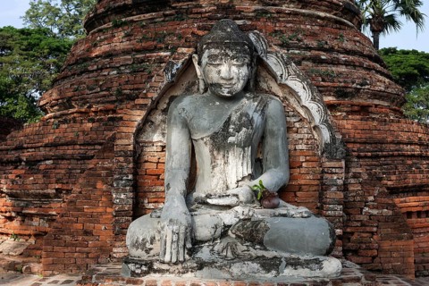 Buddha statue at the Yadana See Mee Pagoda