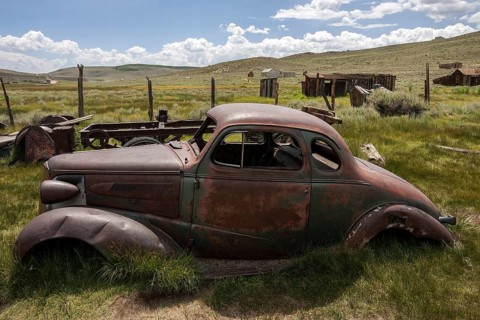 Rusted old car built in the 30s